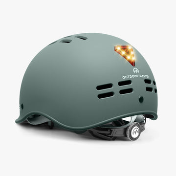 Beleuchteter Skate- & Fahrradhelm | Hoch positioniertes Rücklicht &  Belüftung