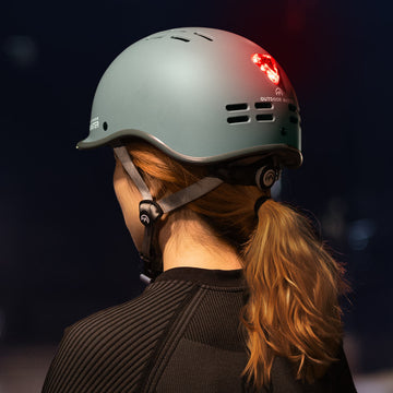 Beleuchteter Skate- & Fahrradhelm | Hoch positioniertes Rücklicht & Belüftung